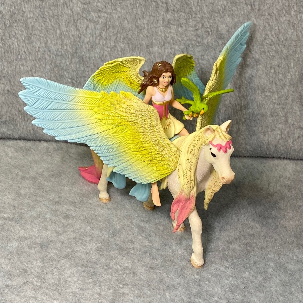 Schleich Bayala Fairy Surah on Glitter Pegasus Fairy Figure Set Toy 70566 EUC